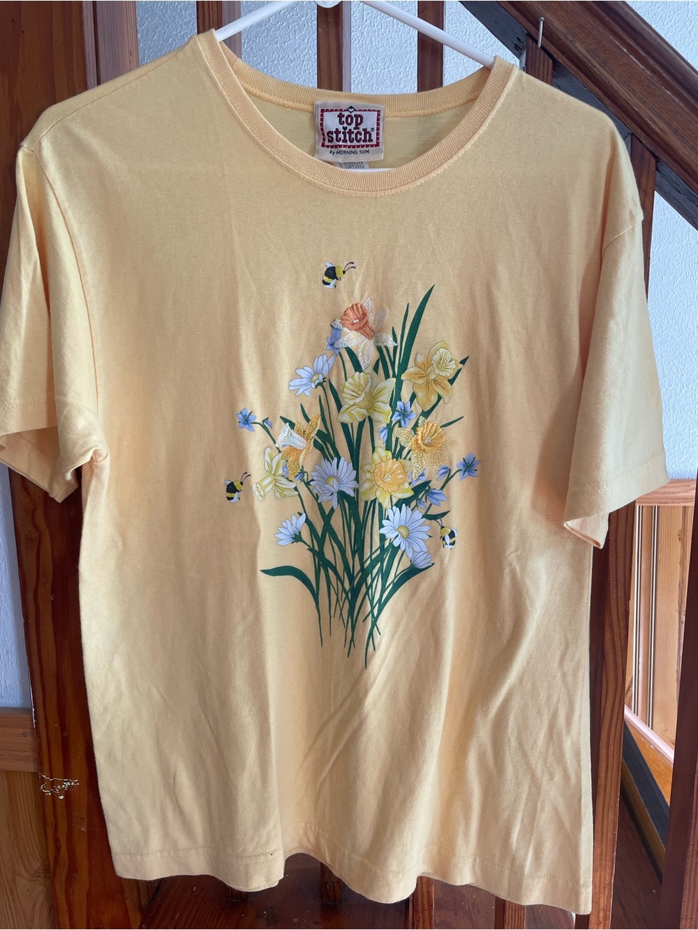 Vintage Top Stitch Yellow Floral Tee with Bees & Embroidery, Women’s M Summer